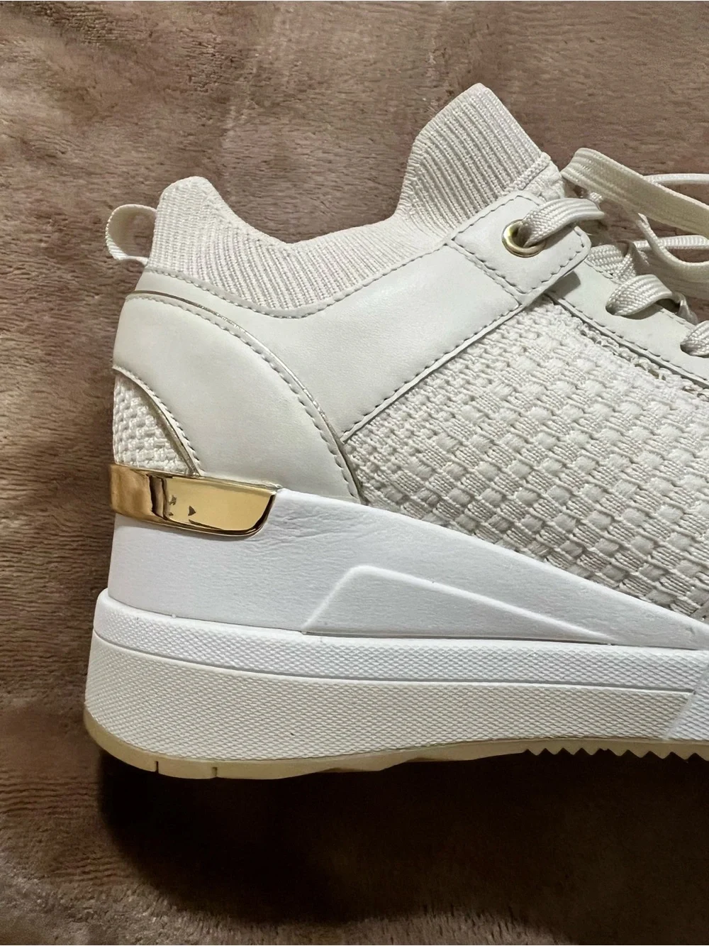 NWOB MICHAEL Michael Kors Georgie Knit Lace-Up Trainer Sneakers - Off White 8M